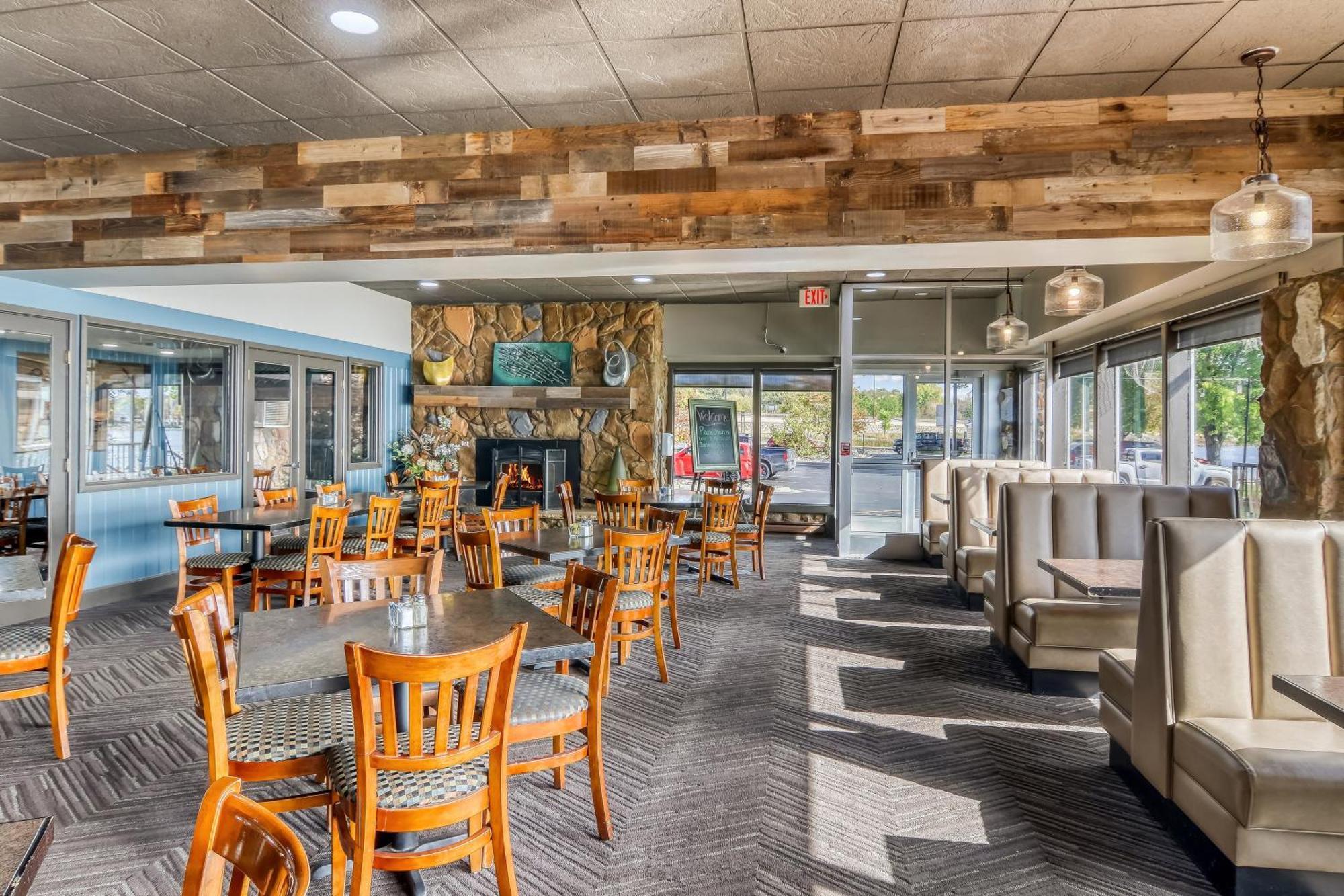 Holiday Inn Detroit Lakes By Ihg Exterior foto