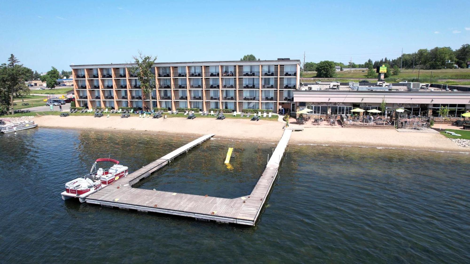 Holiday Inn Detroit Lakes By Ihg Exterior foto